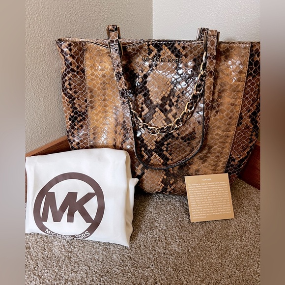 Michael Kors Leather Purse - Picture 1 of 4